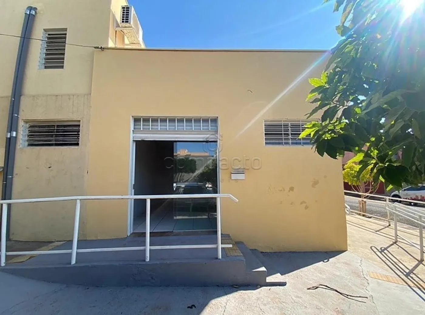 Alugar Comercial / Salão em São José do Rio Preto R$ 1.000,00 - Foto 2