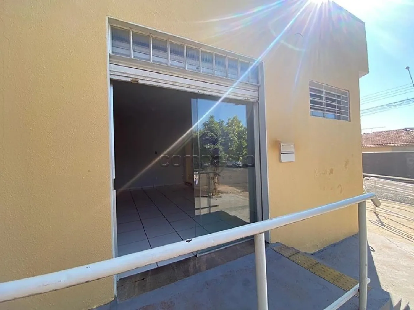 Alugar Comercial / Salão em São José do Rio Preto R$ 1.000,00 - Foto 3