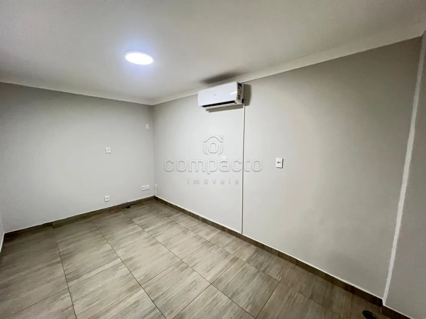 Alugar Comercial / Sala em São José do Rio Preto R$ 990,00 - Foto 5