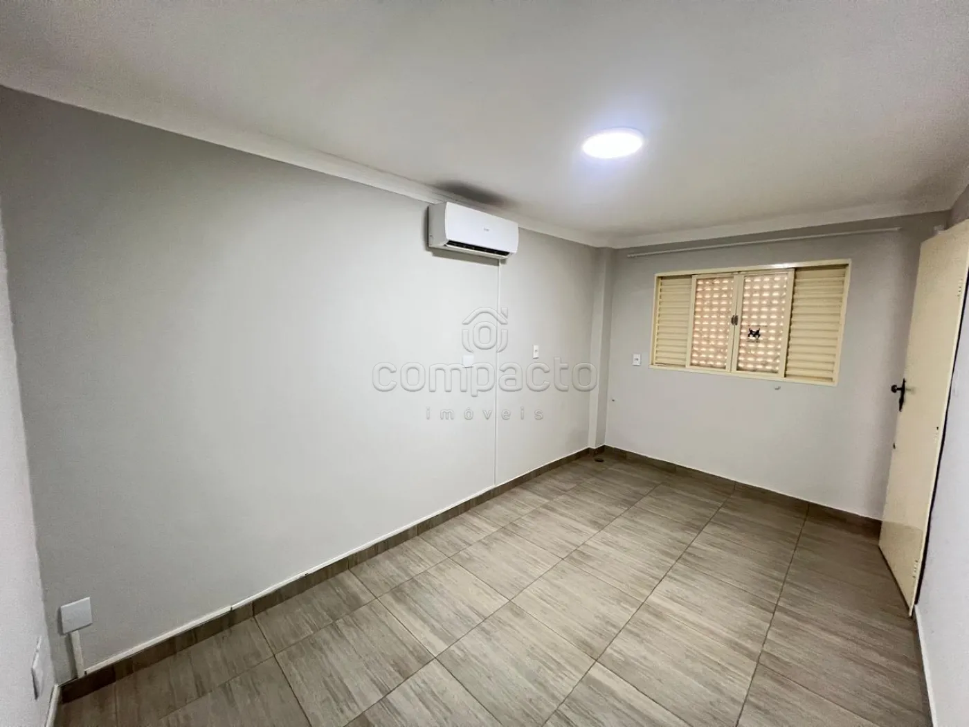 Alugar Comercial / Sala em São José do Rio Preto R$ 990,00 - Foto 6