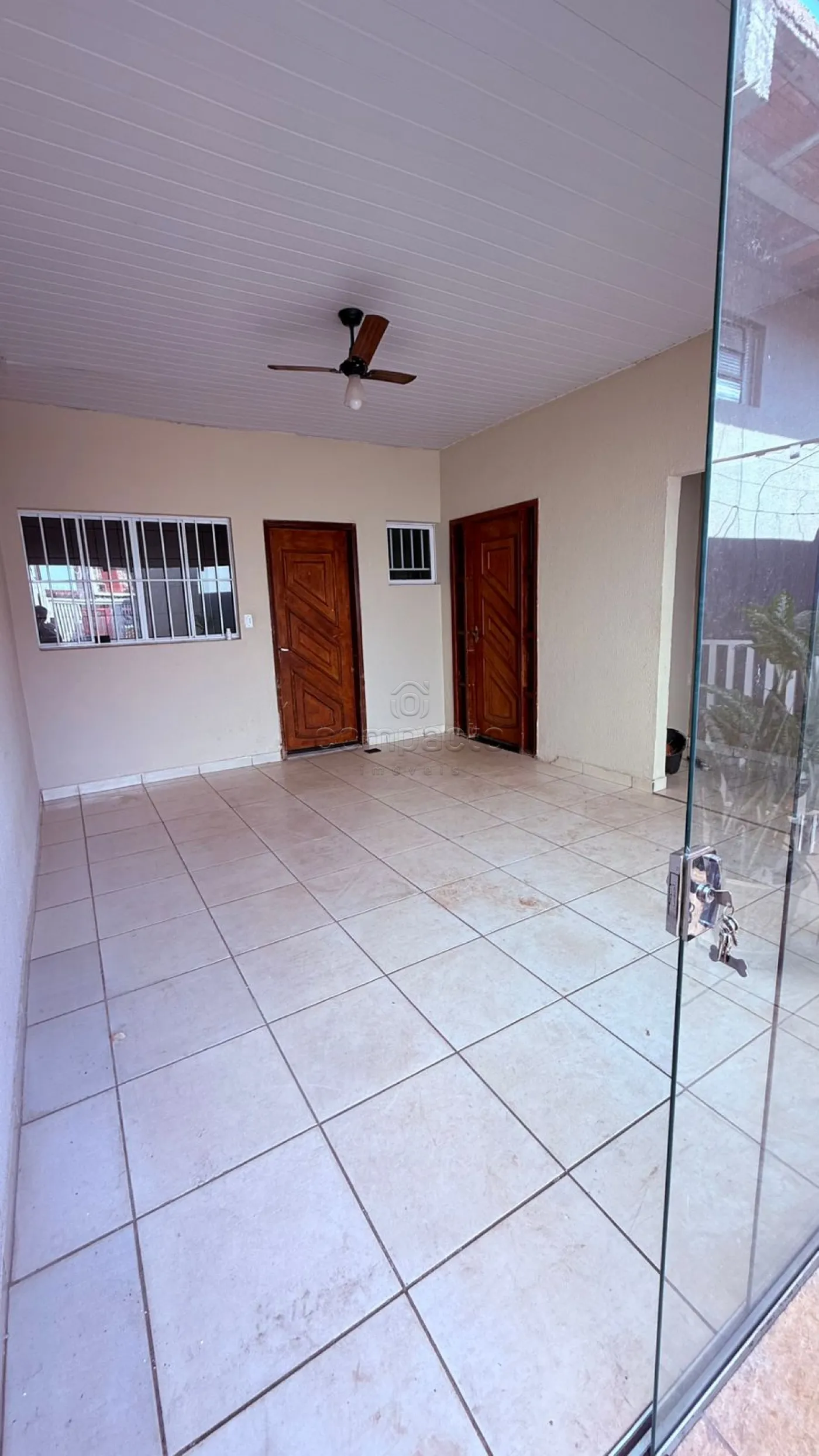 Alugar Casa / Padrão em São José do Rio Preto R$ 1.700,00 - Foto 1