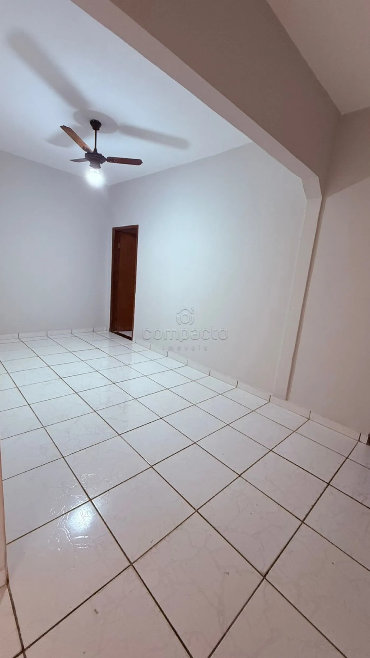 Alugar Casa / Padrão em São José do Rio Preto R$ 1.700,00 - Foto 3