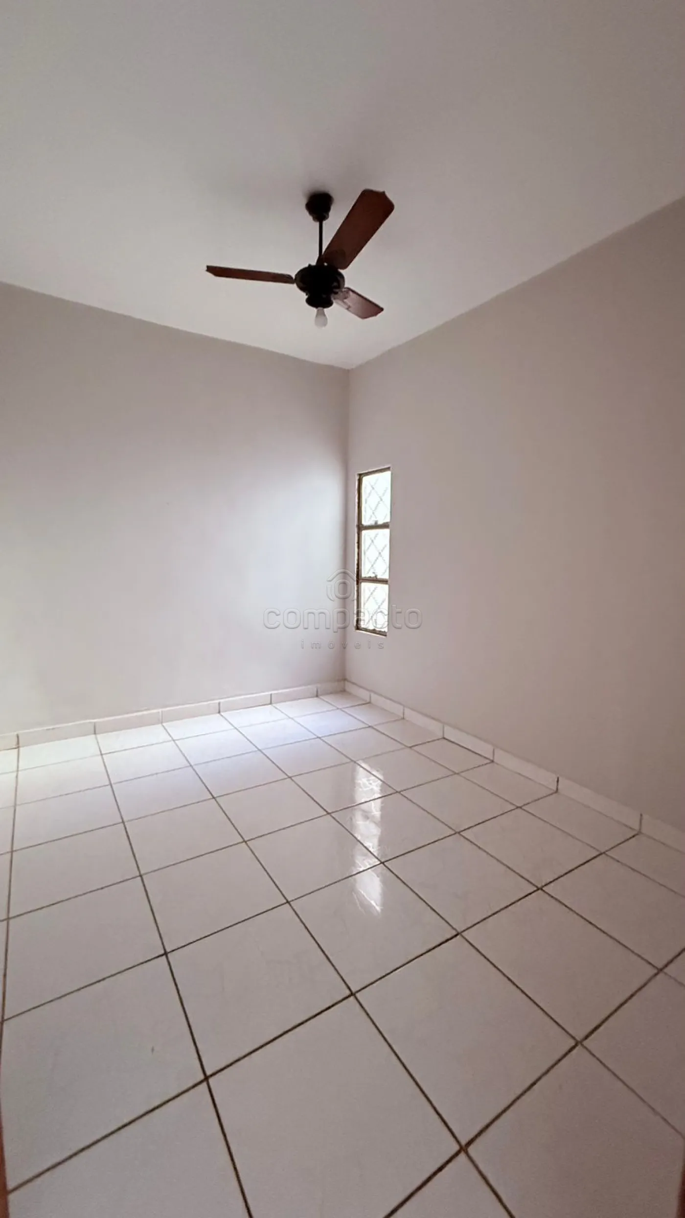 Alugar Casa / Padrão em São José do Rio Preto R$ 1.700,00 - Foto 4