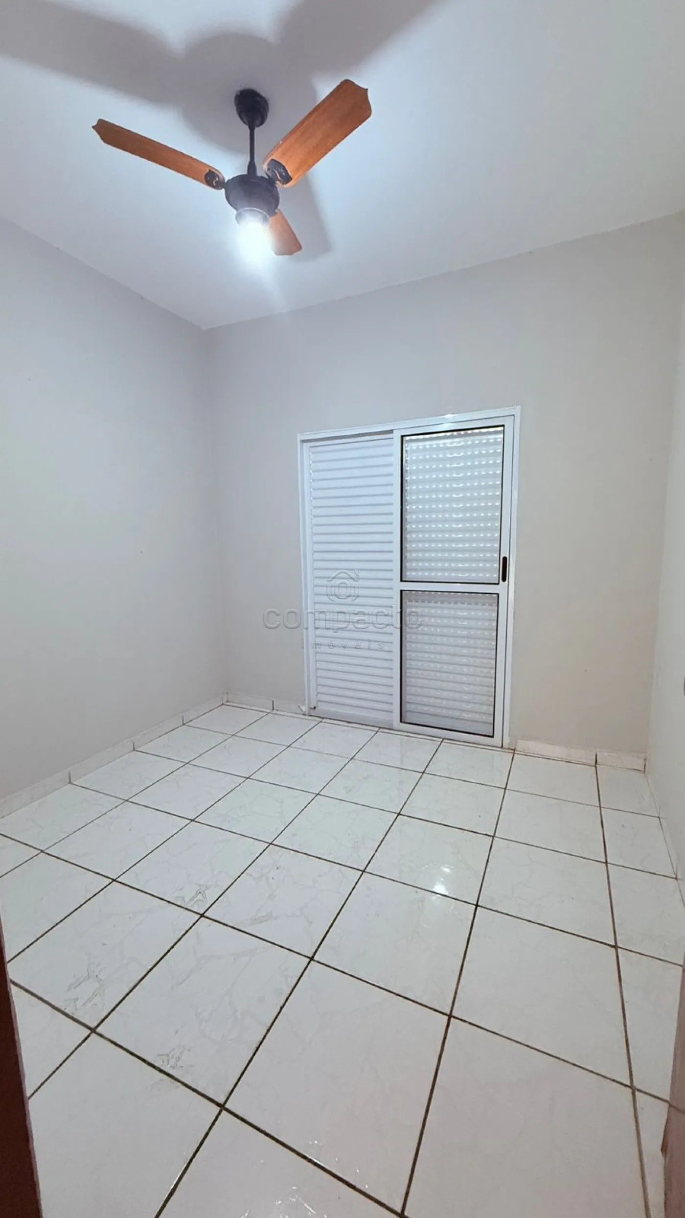 Alugar Casa / Padrão em São José do Rio Preto R$ 1.700,00 - Foto 6