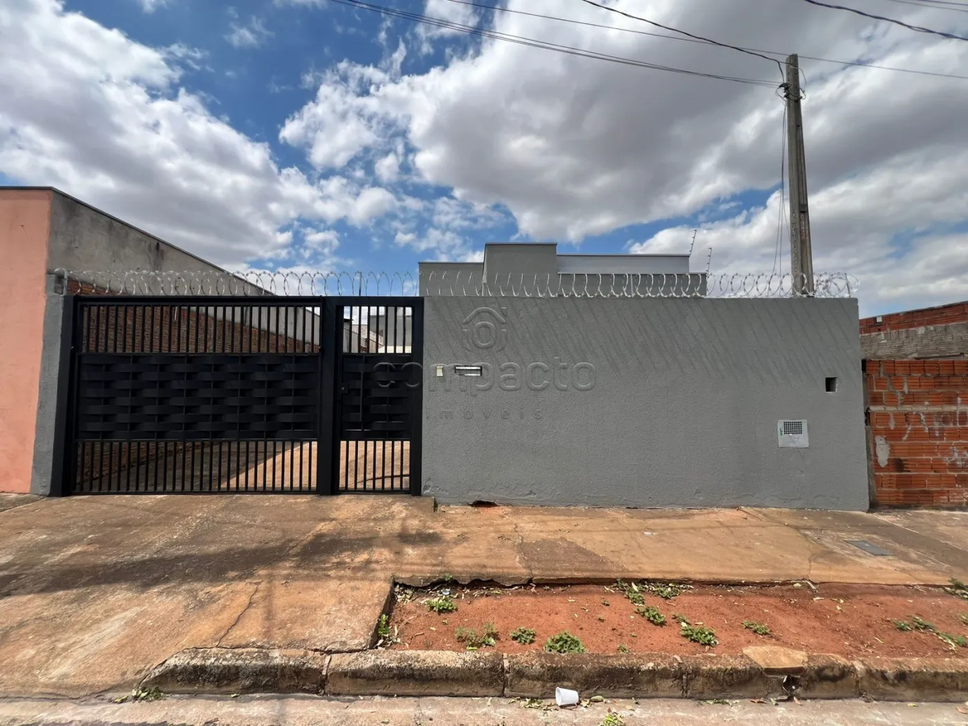 Comprar Casa / Padrão em São José do Rio Preto R$ 280.000,00 - Foto 1