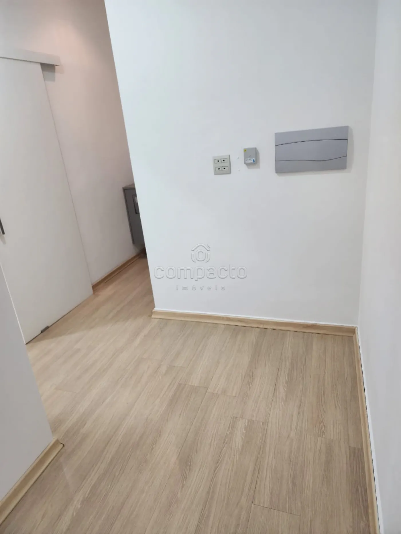 Alugar Comercial / Sala/Loja Condomínio em São José do Rio Preto R$ 2.500,00 - Foto 4