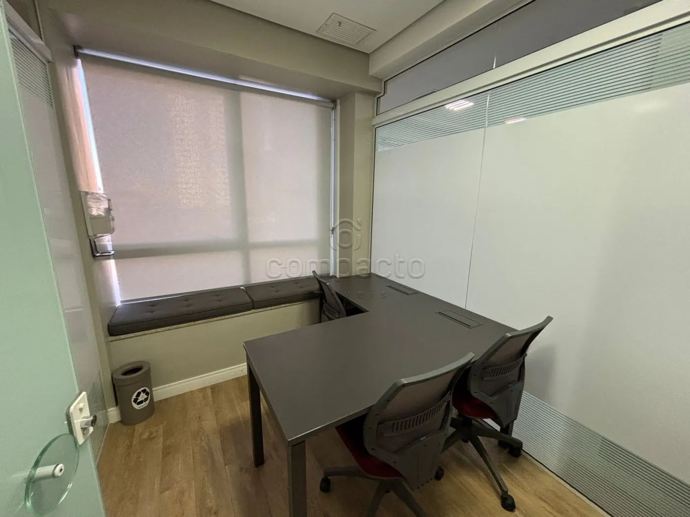 Alugar Comercial / Sala/Loja Condomínio em São José do Rio Preto R$ 19.000,00 - Foto 4