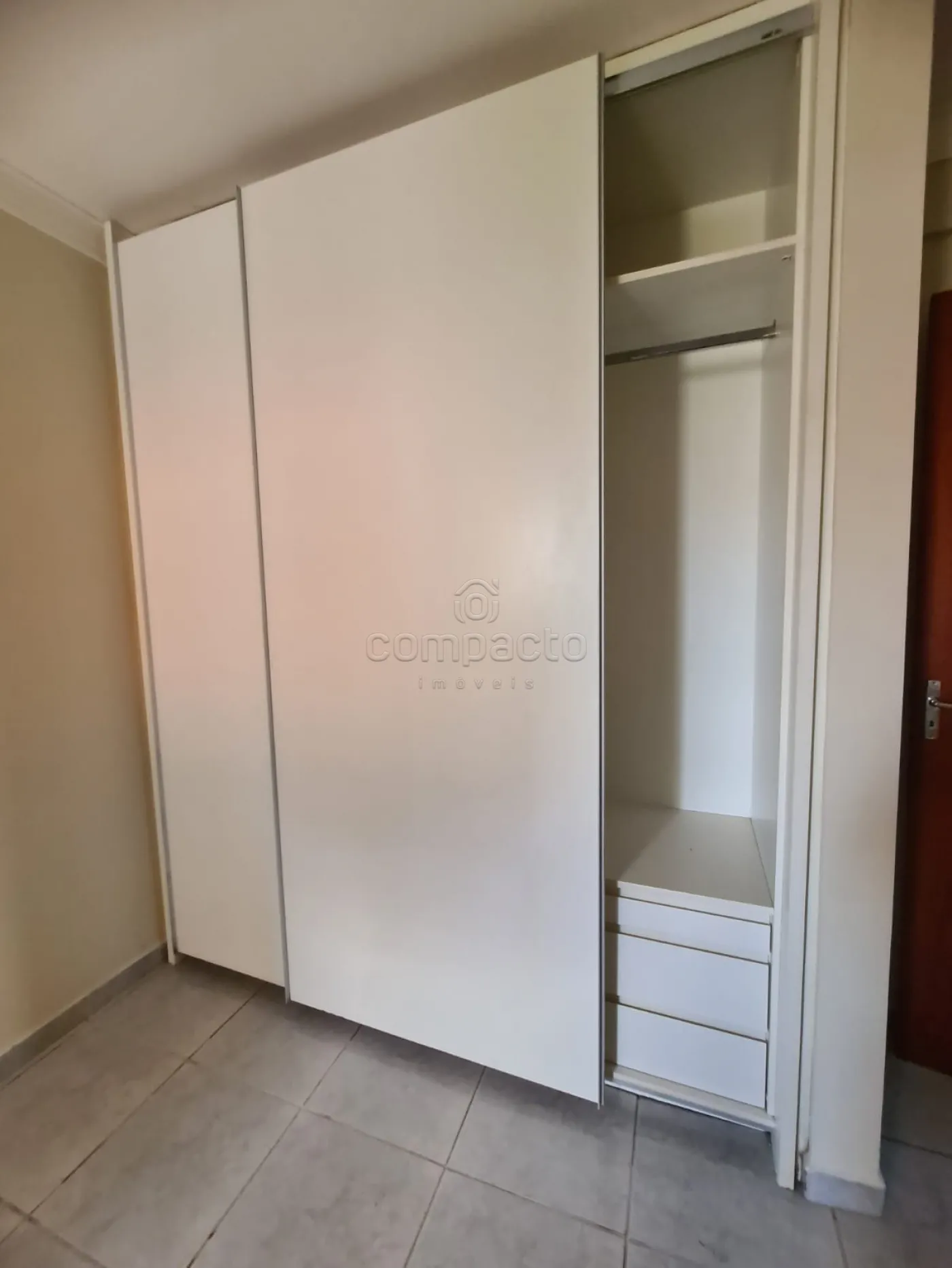 Alugar Apartamento / Padrão em São José do Rio Preto R$ 1.400,00 - Foto 7