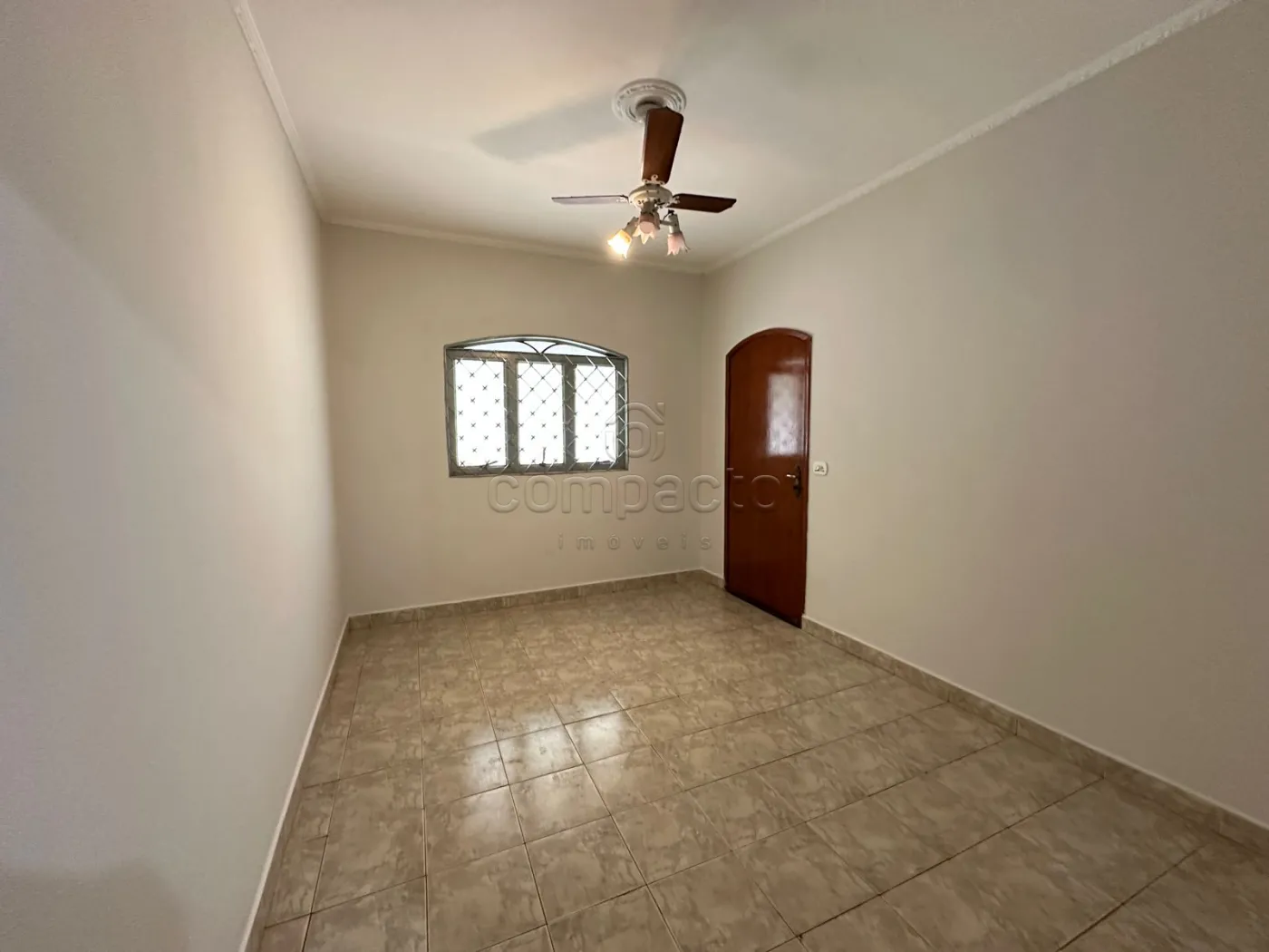 Alugar Casa / Padrão em São José do Rio Preto R$ 1.350,00 - Foto 2