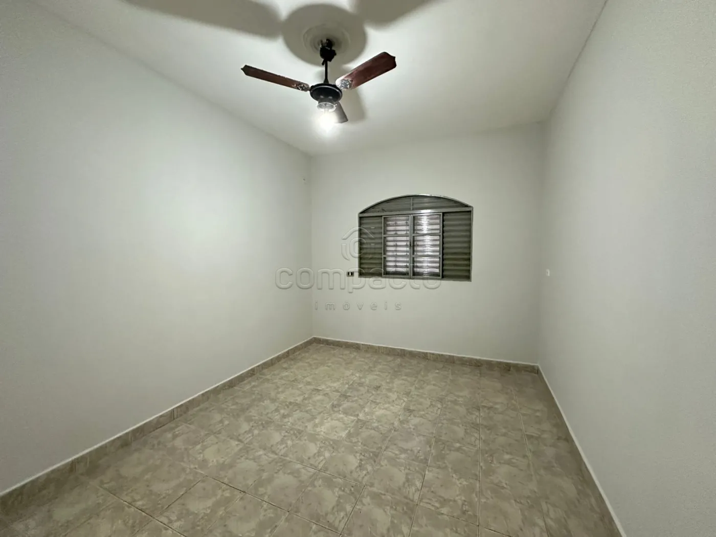 Alugar Casa / Padrão em São José do Rio Preto R$ 1.350,00 - Foto 3
