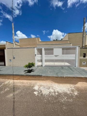 Alugar Casa / Padrão em Mirassol. apenas R$ 2.500,00