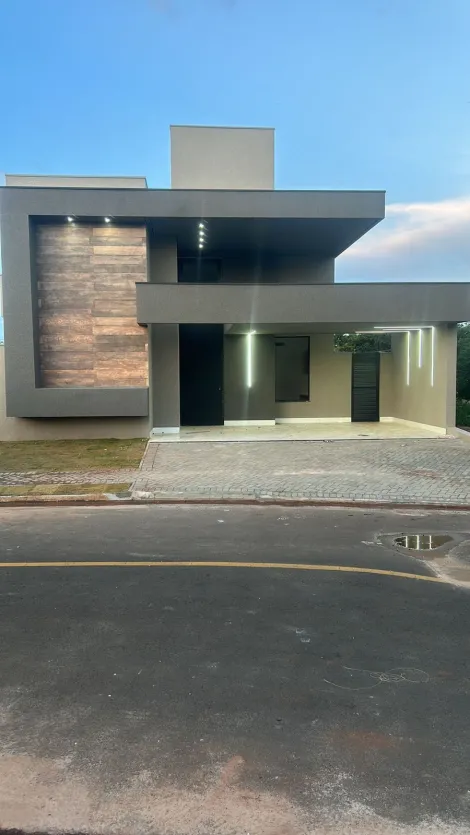 Alugar Casa / Condomínio em São José do Rio Preto. apenas R$ 1.080.000,00