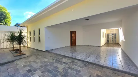 Alugar Casa / Padrão em São José do Rio Preto. apenas R$ 2.300,00