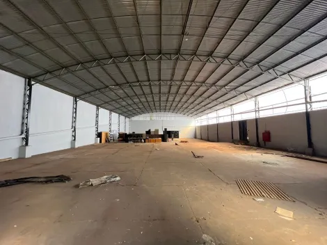 imagem 2 - Barracão Comercial em Mirassol medindo 2.118m² de área útil. imagem 2 - Barracão Comercial em Mirassol medindo 2.118m² de área útil.